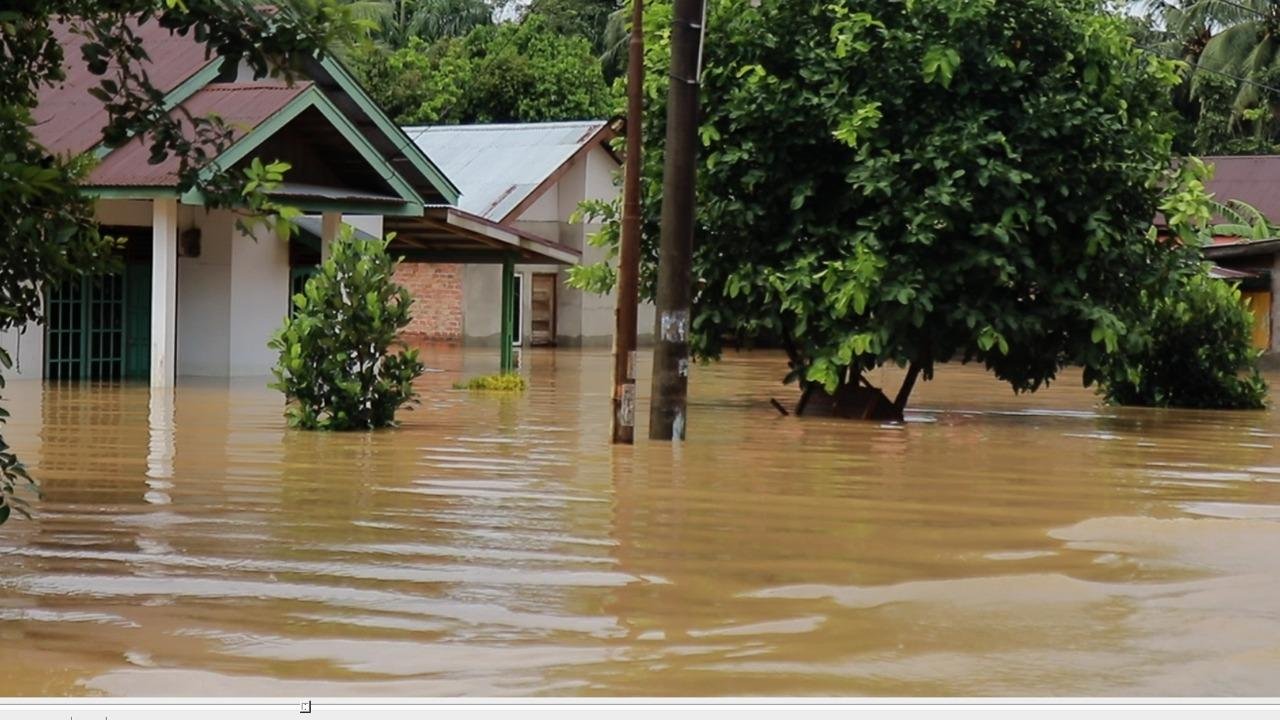 Banjir Bandang Salah satu kelurahan di Kota Bengkulu terendam banjir akibat hujan lebat melanda daerah ini pada Sabtu malam.(Foto/Ist)