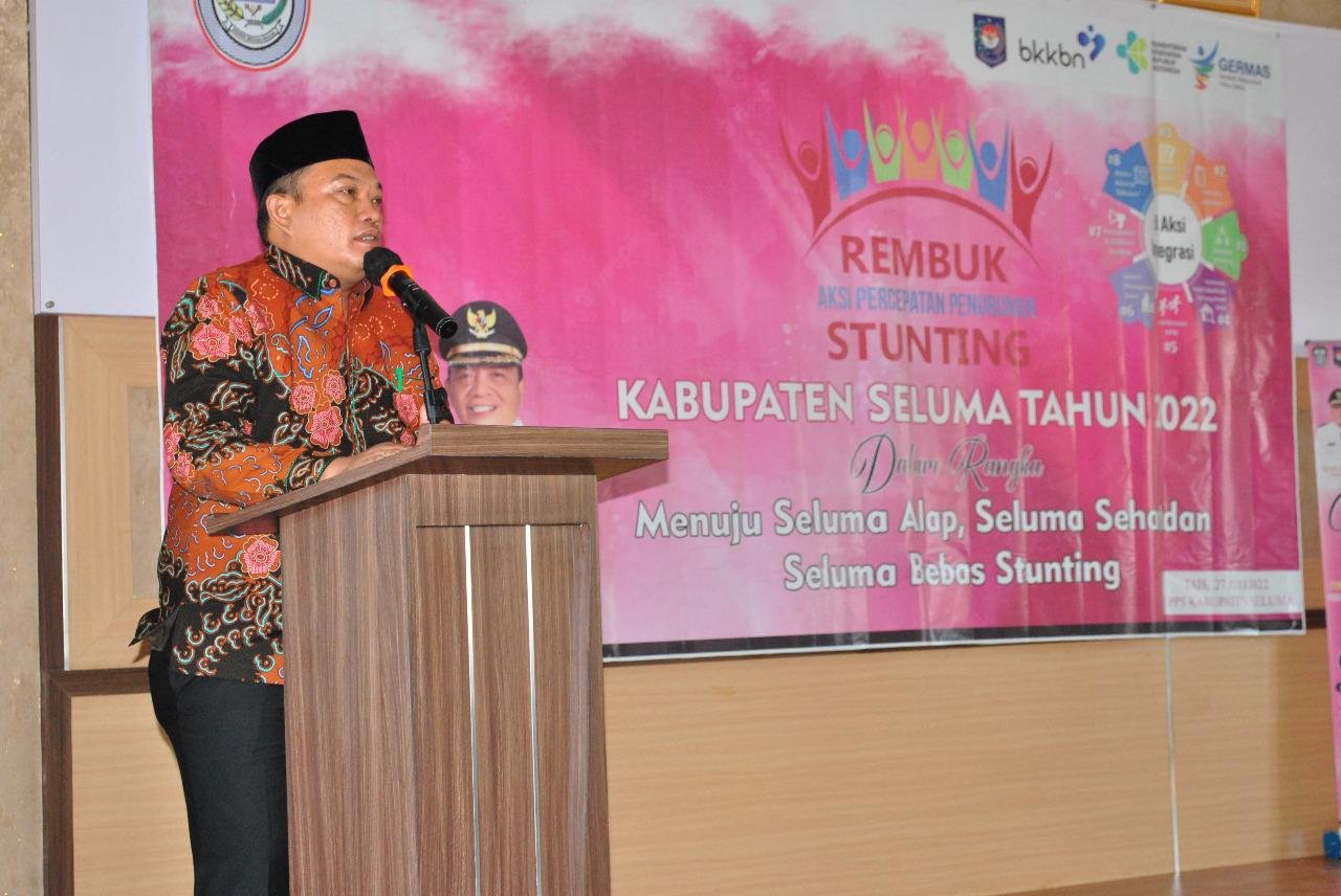 Bupati Seluma, Erwin Oktavian memberikan sambutan pada acara rembuk stunting guna mengatasi anak gagal tumbuh di daerah ini.(Foto/Idris)