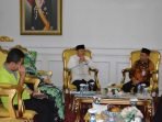 Diterima Rohidin Kepala BKKBN Bengkulu, Rusman Effendi beraudensi dengan Gubernur Rohidin Mersyah terkait penanganan kasus stunting di daerah ini.(Foto HB/Idris)
