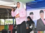 Elva Hartati kampaye stunting Anggota DPR-RI dapil Bengkulu, Elva Hartati melakukan sosialisasi penurunan stunting di kawasan wilayah kumuh perkotaan Kelurahan Rawa Makmur, Kota Bengkulu.(Foto HB/Idris)