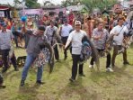 Grebeg Suro Gubernur Bengkulu, Rohidin Mersyah bermain kesenian tradisional masyarakat Jawa, Kuda Kepang saat menghadari acara Grebek Suro menyambut Tahun Baru Islam, dan HUT Kemerdekaan RI ke-77 tahun 2022 di Desa Sambirejo, Kecamantan Selupuh Rejang, Rejang Lebong, Bengkulu.(Foto/IST)
