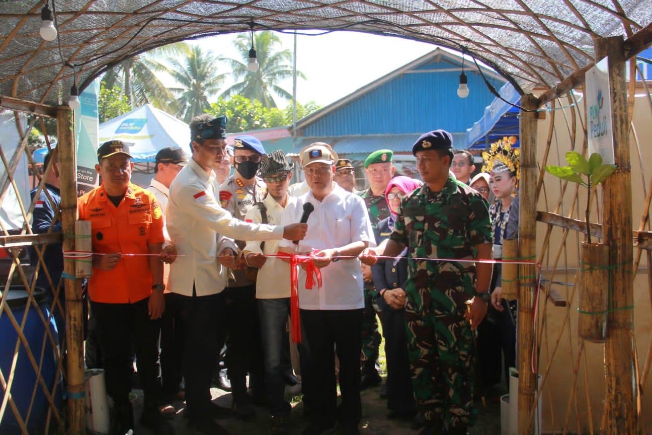 Gubernur Bengkulu, Rohidin Mersyah meresmikan Kampung Jenggalu Kito sekaligus akan dilaksanakan pemecahan Rekor Muri Minum Teh Mangrove di Kampung Jenggalu Kito. Kampung ini akan dijadikan salah satu desinasi wisata Mangrove di Kota Bengkulu.(Foto/Ist)