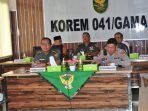 Korem Rapat Komsos Stunting Korem 041 Gamas Bengkulu menggelar rapat untuk persiapan pengukuhan bapak asuh anak stunting dan kegiatan Baksos TNI di Bengkulu dalam waktu dekat.(Foto HB/Idris)