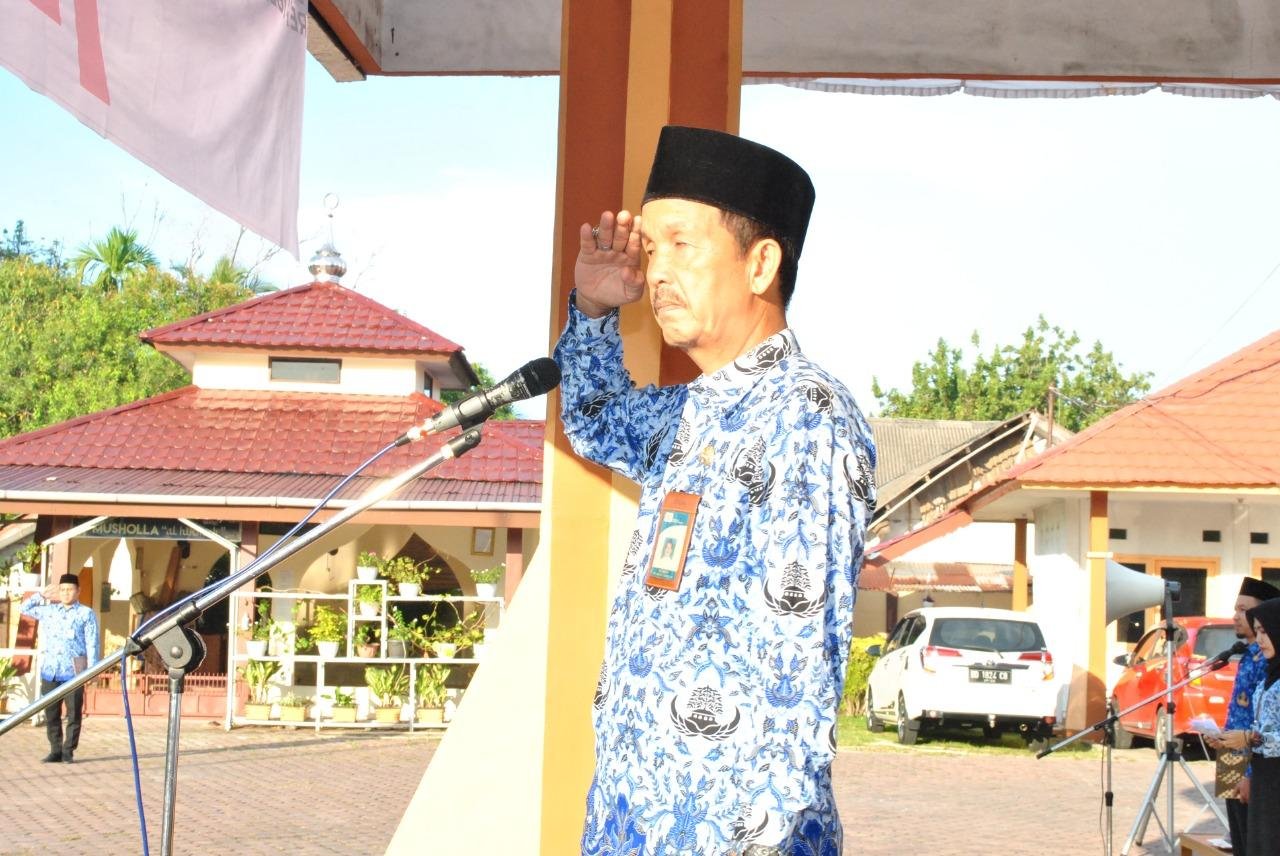 Sekretaris Perwakilan BKKBN Provinsi Bengkulu Nesianto jadi pembina upacara HUT Kemerdekaan RI ke-77 tahun 2022, 17 Agustus bertempat di halaman kantor BKKBN setempat.(Foto HB/Idris)
