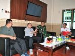 Kepala BKKBN Bengkulu, Rusman Effendi didampingi Koordinator KB-KR, Zainin (paling kiri) audensi dengan Dandim 0425, Letkol Inf Syafrinaldi dan Kasrem 041 Gamas Bengkulu, Kol Inf Arif Depayana dalam rangka kampanye penurunan kasus stunting di daerah ini.(Foto HB/Idris)