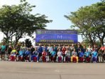 Danrem 041 Gamas Bengkulu, Brigjen TNI Achmad Budi Handoyo foto bersama awak media, Komisarasi Bank Bengkulu, Ridwan Nurazi, Ketua Pengprov Pelti Bengkulu, Agustian, pejabat dijajaran Korem 041 Gamas setempat dan undangan lainnya pada acara coffe morning dan olahraga bersama di Makorem Bengkulu.(Foto/Penrem 041 Gamas Bengkulu)