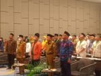 Foto Rakorda Baznas Bengkulu Sekda Provinsi Bengkulu, Hamka Sabri bersama peserta Rakorda Baznas Provinsi Bengkulu, tengah menyanyikan lagu Indonesia Raya saat pembukaan rakorda tersebut. Rokorda Baznas diikuti kabupaten dan kota se-Bengkulu, dihadiri Pengurus Baznas Pusat dan instansi vertikal di daerah ini.(Foto/Ist)