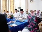 Kemiskinan di Bengkulu Tengah Wakil Gubernur Bengkulu, Rosjonsyah didampingi Penjabat Bupati Bengkulu Tengah, Heriyandi Roni memimpin Rakor Pengentasan Kemiskinan di Pemkab Bengkulu Tengah. Acara ini dihadiri beberapa Kepala OPD dilingkup Pemprov Bengkulu, dan Pemkab Bengkulu Tengah.(Foto/Ist)