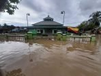 Masjid Awaluddin Terendam Banjir Salah satu daerah di Kelurahan Sukamerindu, Kota Bengkulu, tergenang banjir, pekan lalu menyusul hujan lebat melanda daerah ini. Sedikitnya ribuan rumah masyatakat di sejumlah kecamatan terendam banjir di atas satu meter.(Foto HB/Usmin)