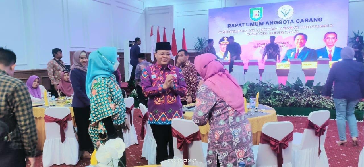 Gubernur Bengkulu, Rohidin Mersyah menghadiri acara pemilihan Pengurus Persatuan Dokter Hewan Indonesia (PDHI) Provinsi Bengkulu, masa bakti 2022-2026 di Balai Raya Semarak, Bengkulu.(Foto/Ist