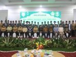 tim Kafikah MTQ Bengkulu Sekdaprov Bengkulu, Hamka Sabri foto bersama tim kafilah MTQ XXIX Provinsi Bengkulu usai melepas keberangkatan mereka ke Banjarmasin, Kalimantan Selatan.(Foto/Ist)