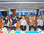 PEK BKKBN BENGKULU Puluhan Kelompok UPPKA ikuti pelatihan pemberdayaan ekonomi keluarga (PEK) yang diselenggarakan Kantor Perwakilan BKKBN Provinsi Bengkulu. Pelatihan ini bertujuan untuk meningkatkan SDM pelaku ekonomi makro sehingga kesejahteraan mereka dapat meningkat kedepan.(Foto HB/Idris)