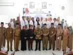 RSJK Soeprapto Dikelola Kemenkes Gubernur Bengkulu, Rohidin Mersyah foto bersama dengan pejabat di lingkup Dinkes Bengkulu dan RSJK Soeprato usai memberikan sambutan pada acara Survei Simulasi Akreditasi Komisi Akreditasi Rumah Sakit (KARS) RSKJ) rujukan di Sumbagsel ini.(Foto/Ist)