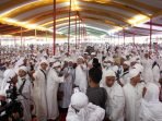 Zikir akbar di Bengkulu selatan Gubeenur Bengkulu, Rohidin Mersyah menghadiri Dzikir Akbar Nasional di Bengkulu Selatan. Dzikir yang digelar Perkumpulan Pengajian Tasawuf Thoriqoh Naqsabandiyah Indonesia dihadiri sekitar 15.000 jemaah.(Foto/Ist)