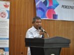 Pranata Humas Ahli Madya BKKBN Pusat, Ade Anwar saat menyampaikan materi pada Forum Koordinasi Jurnalus yang diselenggarakan Kantor Perwakilan BKKBN Provinsi Bengkulu dalam rangka percepatan penurunan stunting di provinsi ini.(Foto HB/Idris)