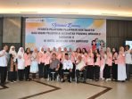 CTU Bidan Kepala Perwakilan BKKBN Provinsi Bengkulu, Rusman Efendi foto bersama peserta pelatihan pelayanan Contraceptive Technology Update (CTU) bagi bidan atau tenaga kesehatan (nakes) pelayanan kesehatan di Provinsi Bengkulu. Peserta pelatihan ini berasal dari sejumlah kabupaten dan kota di Bengkulu.(Foto HB/Idris)