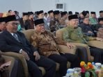 Gubernur Bengkulu, Rohidin Mersyah bersama Wakil Ketua MPR-RI, Yandri Susanto dan anggota DPR dapil Bengkulu, M Soleh menghadiri acara pengukuhan Prof Zulkarnaian Dali sebagai guru besar Universitas Islam Negeri Fatmawati Seokarno Bengkulu. Acara ini dihadiri Sekjen Kementeri Agama, Nizar Ali.(Foto/Ist)