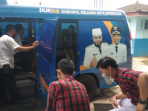 Rekam EKTP Keliling Petugas Dinas Dukcapil Kota Bengkulu menggunakan mobil keliling mendatangi warga untuk melakukan rekam E-KTP, termasuk para pelajar.(Foto/RRI)