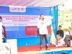 Wakil Bupati Kepahiang, Zurdi Nata tengah menyampaikan materi pada acara sosialisasi program penurunan stunting di Desa Air Sempiang, Kecamatan Kabawetan, Kabupaten Kepahiang. Acara dilaksanakan atas kerja sama BKKBN Provinsi Bengkulu dengan Komisi IX DPR-RI.(Foto HB/Idris)