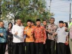 Wakil Menteri Tenaga Kerja dan Transmigrasi, Afriansyah Noor foto bersama Gubernur Bengkulu, Rohidin Mersyah, Penjabat Bupati Bengkulu Tengah, Heriyandi (tiga dari kanan) dan Kepala Dinas Tenaga Kerja dan Transmigrasi Bengkulu, Edwar Hapy (paling kiri) disela-sela peninjauan lokasi pembangunan Balai Besar Pengembangan Tenaga Kerja (BBPLK) Provinsi Bengkulu.(Foto/Ist)