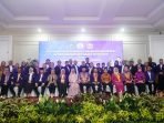 Gubernur Bengkulu, Rohidin Mersyah foto bersama dengan pengurus dan anggota Perhimpunan Dokter Hewan Indonesia (PDHI) dan pengukuhan PDHI Mitra Veteriner Indonesia (MVI) Cabang Bengkulu masa bakti 2022-2026.(Foto/Ist)