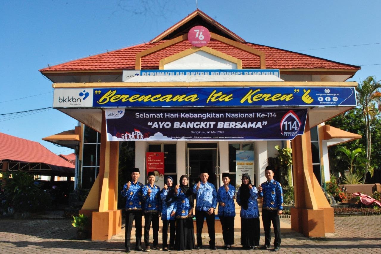 Petugas BKKBN Bengkulu Pegawai BKKBN Provinsi Bengkulu foto bersama (Foto HB/Idris)