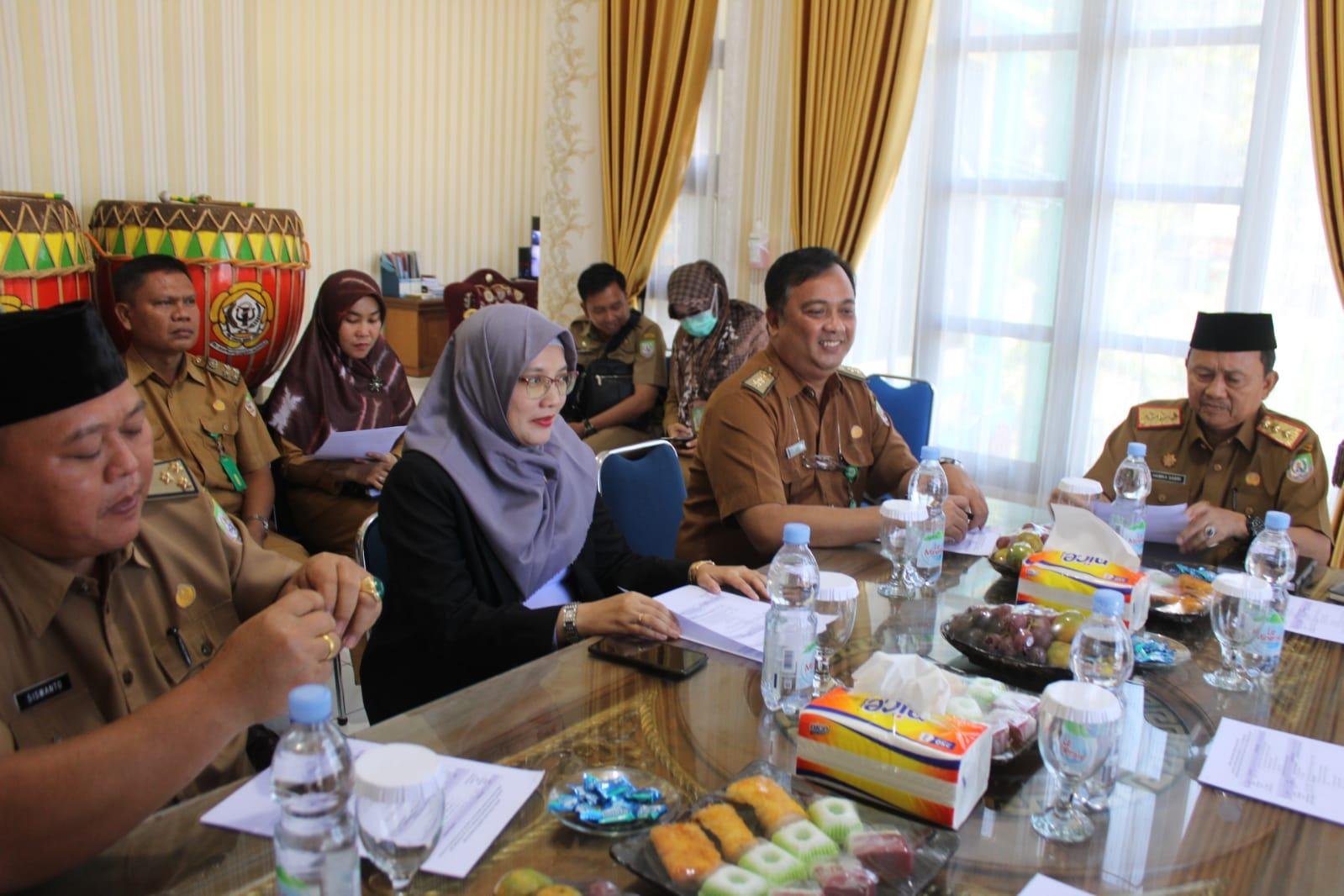 Rapat RSJK Soeprapto Bengkulu Sekda Provinsi Bengkulu, Hamka Sabri pimpin rapat koordinasi terkait kemajuan Rumah Sakit Khusus Jiwa (RSKJ) Soeprapto di masa mendatang.(Foto/Ist)