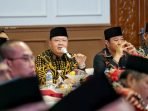Rapat kordinasi stunting dan kemiskinan Gubernur Bengkulu, Rohidin Mersyah didampingi Wagub Rosjonsyah memimpin rapat koordinasi mengatasi angka kemiskinan ekstrem dan stunting di Provinsi Bengkulu. Rapat ini melibatkan pemkab dan pemkot se-Benghkulu dan Forkompinda di provinsi ini.(Foto/Ist)