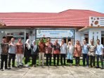 Anggota Satgas Percepatan Penurunan Stunting (P2S) foto bersama Kepala Perwakilan BKKBN Provinsi Bengkulu, Rusman Efendi. Satgas diharapkan segera melaksanakan tugas gerak cepat guna menurunkan angka stunting di provinsi ini.(Foto HB/Idris)