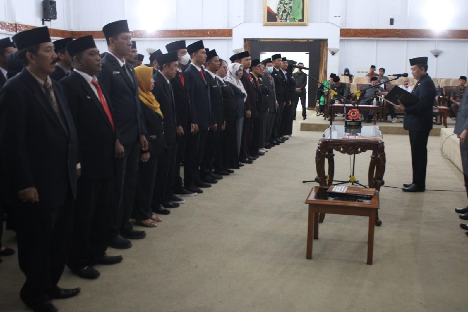 Sekda Lantik Pejabat Fungsional Pemprov Sekda Provinsi Bengkulu, Hamka Sabri melantik 277 pejabat fungsional tertentu di lingkup Pemprov Bengkulu.(Foto/Ist)