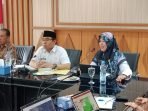 Usulkan Hutan Bengkulu Asisten I Pemprov Bengkulu, Khairil Anwar didampingi Plt Kepala Dinas Lingkungan Hidup dan Kehutanan (DLHK) Bengkulu, Syafnizar (paling kanan)pimpin rapat koordinasi dengan pemkab dan pemkot se-Provinsi Bengkulu untuk mengusulkan 67 persen hutan Bengkulu,untuk kesejahteraan masyarakat.(Foto/Ist)