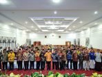 Gubernur Bengkulu, Rohidin Mersyah dan sejumlah kepala OPD dilingkup Pemprov Bengkulu foto bersama usai menggelar Focus Group Discussion (FGD) peningkatan mutu SMK di Provinsi Bengkulu.(Foto/Ist)
