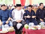 Mentan Panen Raya Di Seiuma Menteri Pertanian, Syahrul Yasin Limpo, Wagub Bengkulu, Rosjonsyah, dan Bupati Seluma, Erwin Octavian (paling kiri) menghadiri acara panen raya padi di Desa Sari Mulyo Sakti Bukit Peninjauan 2, Kecamatan Sukaraja, Kabupaten Seluma.(Foto/Ist)