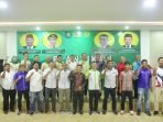 Pengurus PASI Bengkulu Ketua KONI Provinsi Bengkulu, Dedy Ermansyah dan Kepala Dispora Bengkulu, Atisar Sulaiman (barisan belakang) foto bersama pengurus PASI Provinsi Bengkulu masa bakti 2022-2026 yang baru dilantik.(Foto/Ist)