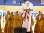 Kepala Dinas Perpustakaan Provinsi Bengkulu, Meri Sasdi Jantan tampil membawakan lagu Qasidah pada lomba Qasidah Antar OPD dilingkup Pemprov Bengkulu guna meningkat silaturahmi pada bulan Ramadan 1444 Hijriyah. Lomba Qasidah digelar di halamam Masjid Alif Lam Mim Pemprov Bengkulu.(Foto/Ist)