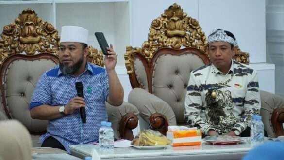 Rakor Camat Lurah Kota Bengkulu Wali Kota Bengkulu, Helmi Hasan didampingi Wakil Wali Kota, Dedy Wahyudi memimpin rakor yang dihadiri para camat, lurah dan sejumlah Kepala OPD dilingkup Pemkot Bengkulu. Rakor tersebut salah satunya membahas rencana membangun sarana dan prasarana olahraga di setiap kelurahan di Kota Bengkulu.(Foto/RRI)