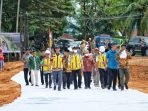 Gubernur Bengkulu, Rohidin Mersyah melatakan batu pertama penataan dan pengembangan kawasan wisata danau dendam tak sudah (DDTS) Kota Bengkulu dan sekaligus meninjau lokasi proyek yang menghabiskan dana APBD 2023 sebesar Rp 87,9 miliar.(Foto/Ist)