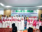 Pengurus dan anggota PPI Bengkulu Gubernur Bengkulu, Rohidin Mersyah foto bersama pengurus dan anggota pengurus Persatuan Pesiun Indonesia (PPI) Bengkulu usai menggelar acara halal bihalal di salah satu hotel di Bengkulu.(Foto/Ist)