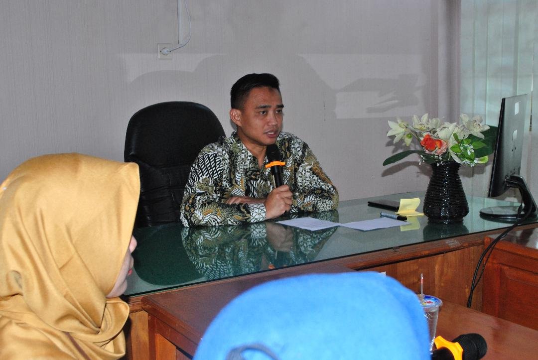 Plt Kepala Perwakilan BKKBN Bengkulu, M Iqbal Apriansyah memberikan pengarahan pada acara training awareness, bertempat di kantor BKKBN setempat.(Foto HB/Idris)