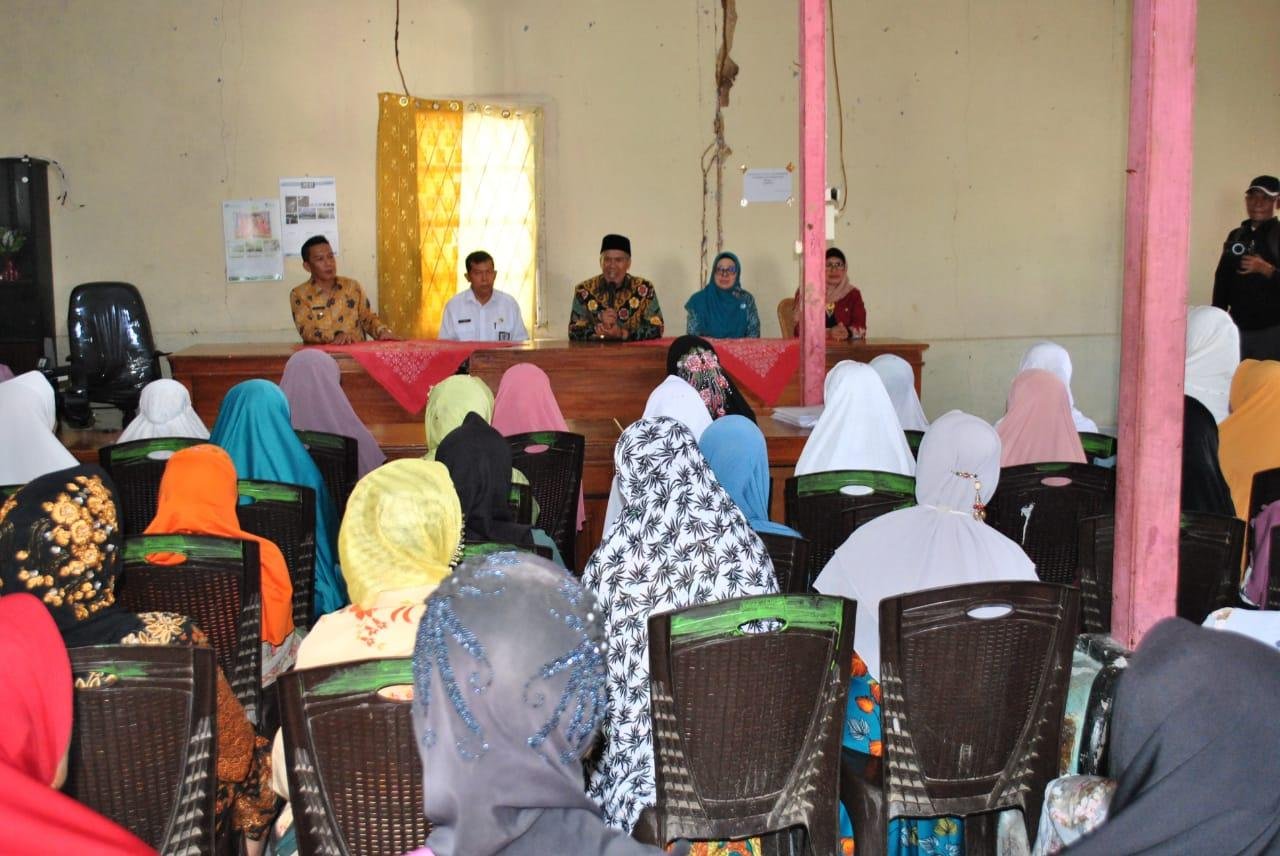 Sekolah Lansia Di RL aktif Tampak sejumlah lansia di Kabupaten Rejang Lebong tengah mengikuti kegiatan di sekolah lansia yang didirikan di daerah ini.(Foto HB/Idris)
