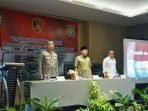 Penyidik Polri dan PNNS Kapolda Bengkulu, Irjen Pol Armed Wijaya (kiri) dan Gubernur Bengkulu, Rohidin Mersyah dan pejabat dari Bareskrim Polri, Kombes Pol Riky Haznul saat menghadiri kegiatan peningkatan kemampunan penyidik Polri dan PPNS, bertempat di Mapolda Bengkulu.(Foto/Ist)