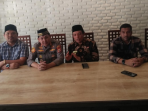 Wakil Wali Kota Bengkulu, Dedy Wahyudi, Kapolres Bengkulu, Kombes Pol Aris, Heru (paling kanan) dari PT Astra Bengkulu dan Adistri dari FFI Bengkulu (paling kiri) memberikan keterangan pers singkat kepada wartawan, di Bengkulu.(Foto HB/Usmin)