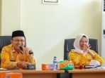 Sekda Provinsi Bengkulu, Hamka Sabri didampingi Kepala Disperindag Bengkulu, Yenita Saiful saat memimpin rapat persiapan pelaksanaan BBI dan BBWI di Bengkulu.(Foto/Ist)