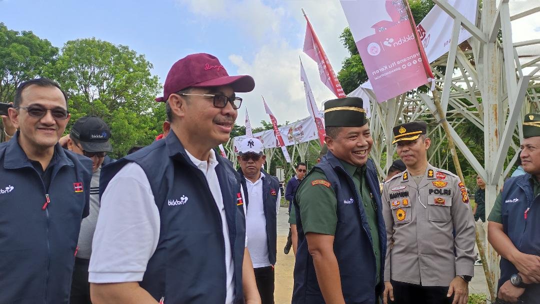 Wardoyo Mupen Kepala BKKBN Pusat, Hasto Wardoyo menyaksikan puluhan mobil unit penerangan KB untuk mengikuti raodshow Jawa-Sumatera dalam rangka mensosialisaiskan program bangga kencana.(Foto HB/Idris)