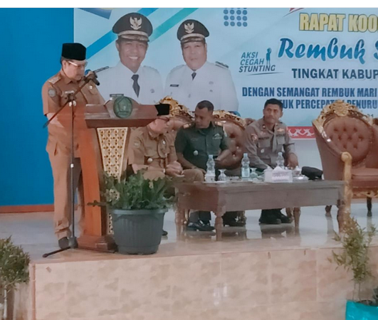 Wakil Bupati Lebong,Fachrurrozi memberikan sambutan pada acara pembukaan rembuk Stunting dalam upaya mencegah munculnya kasus balita gizi buruk di kabupaten pemekaran dari Kabupaten Rejang Lebong ini.(Foto HB/Idris)