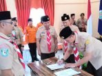 Lantik Mabida SAKA Bengkulu SAR Sekdaprov Bengkulu, Hamka Sabri menyaksikan penandatanganan berita acara pengukuhan dan pelantikan Pengurus Mabida Saka SAR Bengkulu, bertempat di kantor Basarnas Bengkulu, pekan lalu.(Foto/Ist)