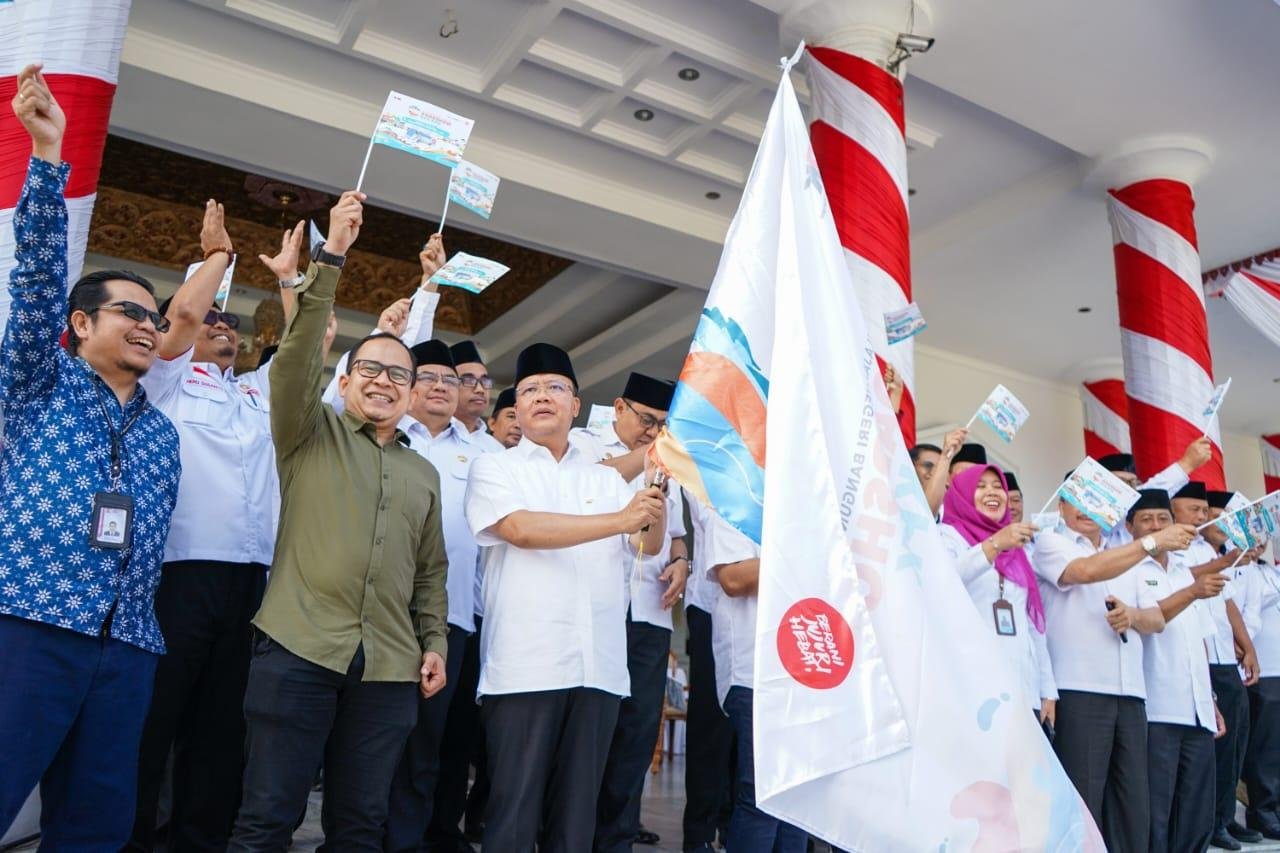 Gubernur Bengkulu, Rohidin Mersyah melepas Roadshow Bus KPK keliling wilayah Sumatera, diawali dari Provinsi Bengkulu.(Foto/Ist)