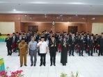 Gubernur Bengkulu, Rohidin Mersyah foto bersama para peserta pelatihan kepemimpinan administrator (PKA) usai membuka acara tersebut di kantor BPSDM Provinsi Bengkulu.(Foto/Ist)