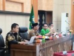 Asisten III Pemprov Bengkulu, Nandar Munadi pimpin rapat koordinasi dengan pihak terkait dalam rangka persiapan kegiatan roadshow bus KPK Sumatera yang dimulai dari Provinsi Bengkulu, dalam waktu dekat.(Foto/Ist)