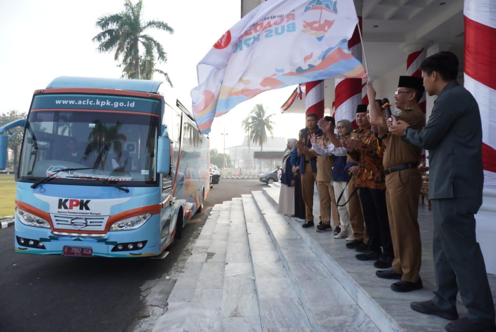 Bus KPK Menuju Jambi Asisten III Pemprov Bengkulu, Nandar Munadi melepas Roadshow Bus KPK menuju Provinsi Jambi di Balai Raya Semarak Bengkulu.(Foto/Ist)